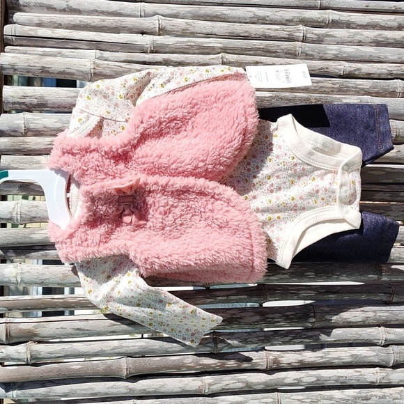 NWT Carter's infant baby faux fur 3 piece set and onsie 3 months - Picture 2 of 10